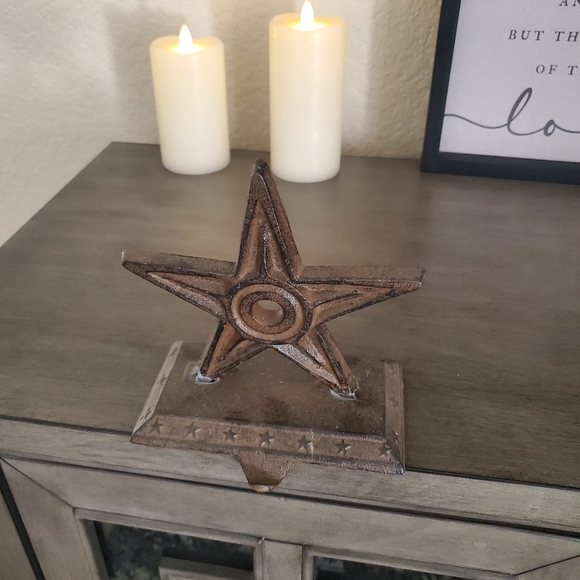 Vintage Cast Iron Rustic Star Stocking Holders - Picture 4 of 13